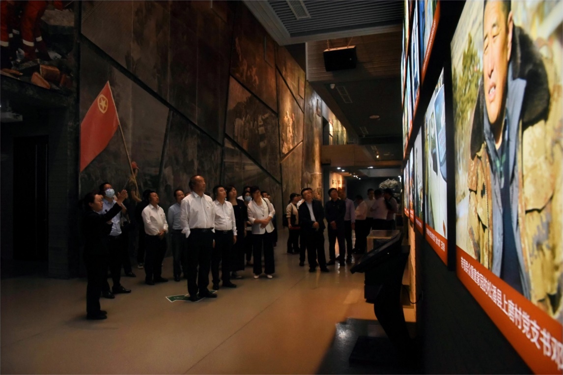 说明: http://www.abtu.edu.cn/__local/0/9C/1A/6F60F77EBB87338DC71068921A4_840A9764_AF9FF.jpg
