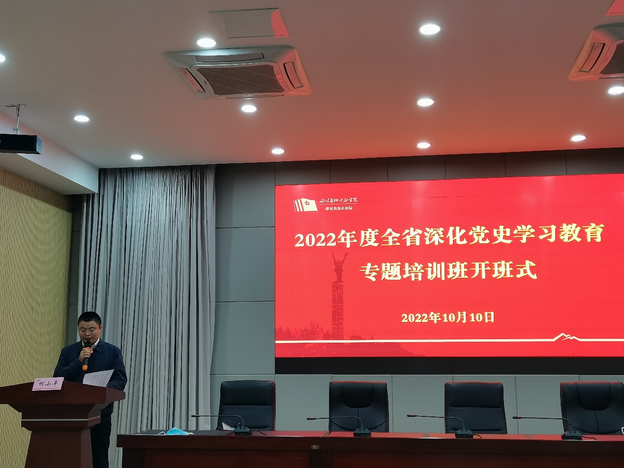 说明: 餐厅的招牌中度可信度描述已自动生成
