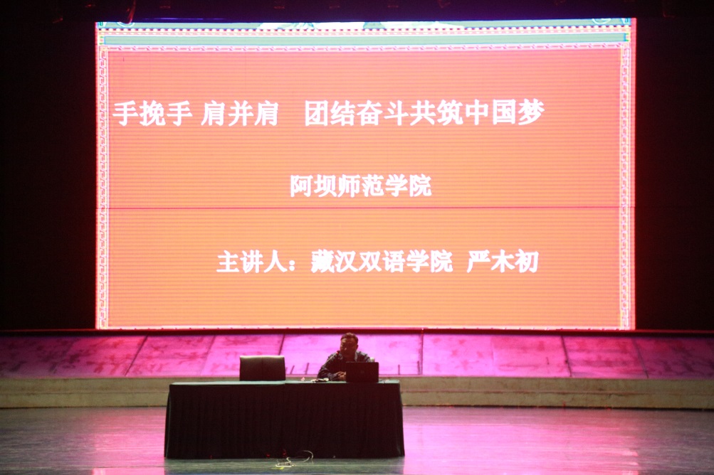 说明: d:\桌面文件\桌面\2019-10-16 桃源大剧院 第九期党校培训 邓传波\6L3C3561.JPG